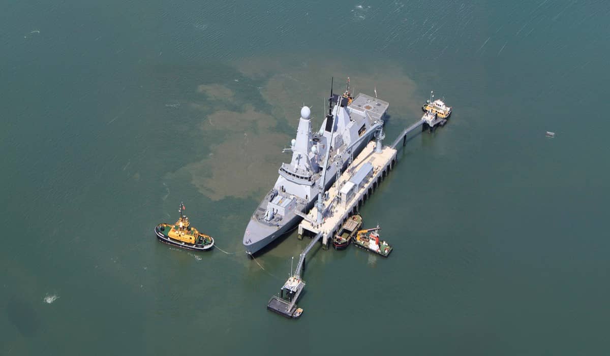 Marineschip voorzien van stroom via gecontaineriseerde powerbanks